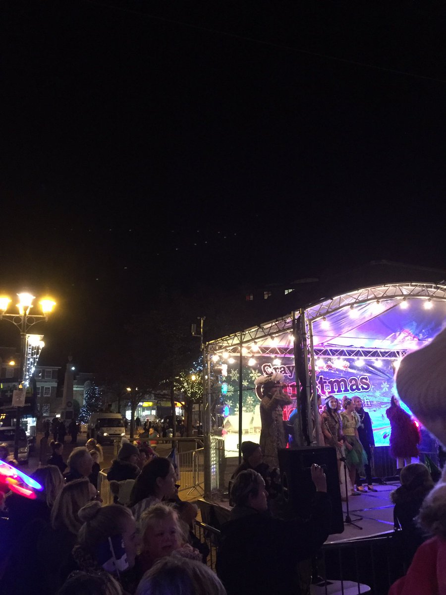 lovegrays's tweet photo. The #Christmas lights are ON! #LoveGrays https://t.co/RtyGxgjZJ7