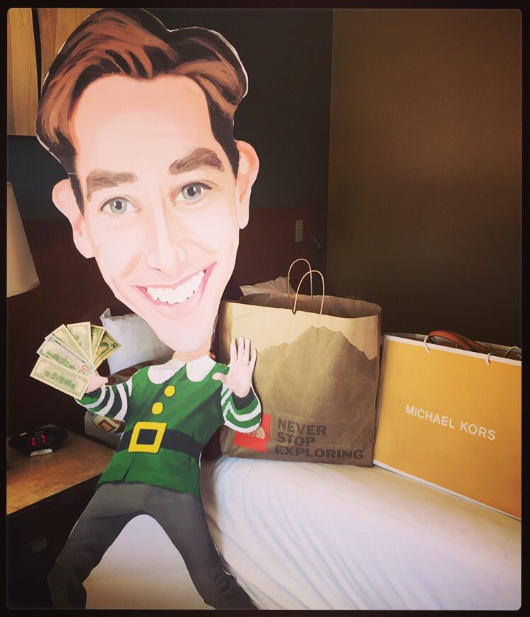 AudgeFitzHagan's tweet photo. #RyanElf is splashing the cash on this fabulous #BlackFriday in #LasVegas ๐ต #ryanelfontour #VegasBaby #LateLateToyShow #ToyShowSnap https://t.co/TTXAFlXTdz