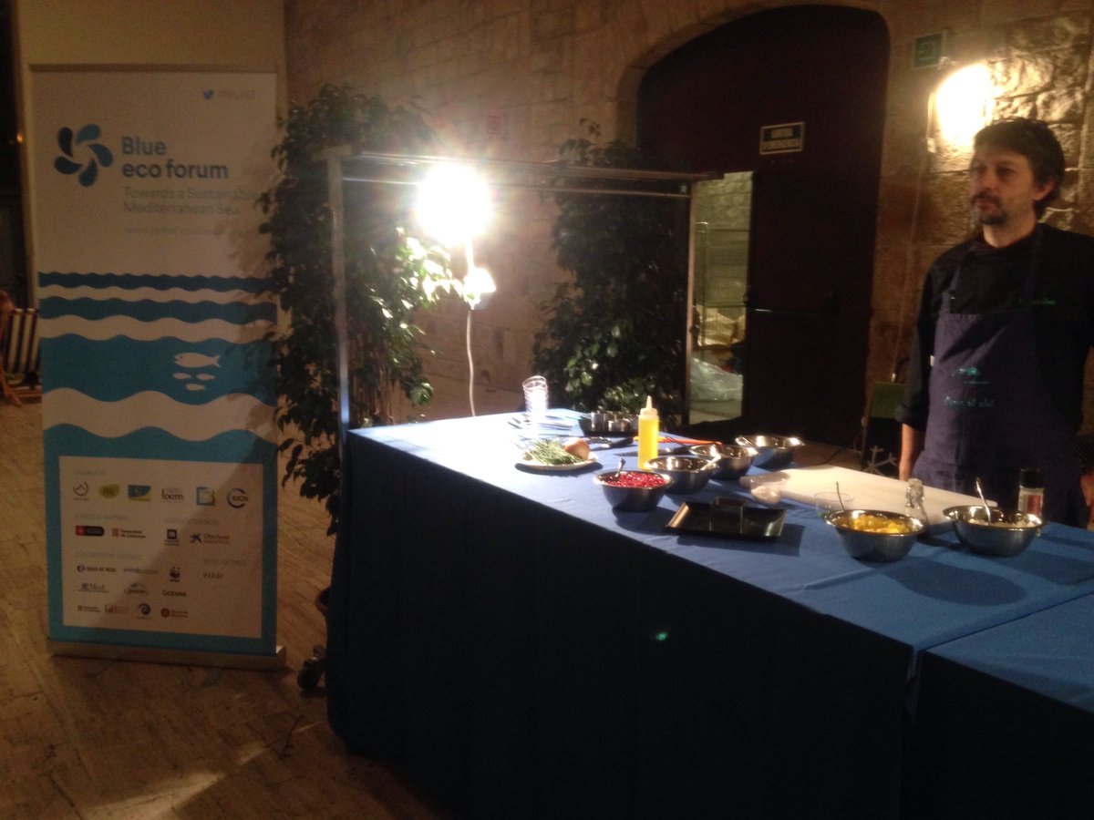 global_ecoforum's tweet photo. Aperitivo time! Con el #showcooking de @elpeixalplat con pescado sostenible #BlueEF https://t.co/fBmjd79rcH