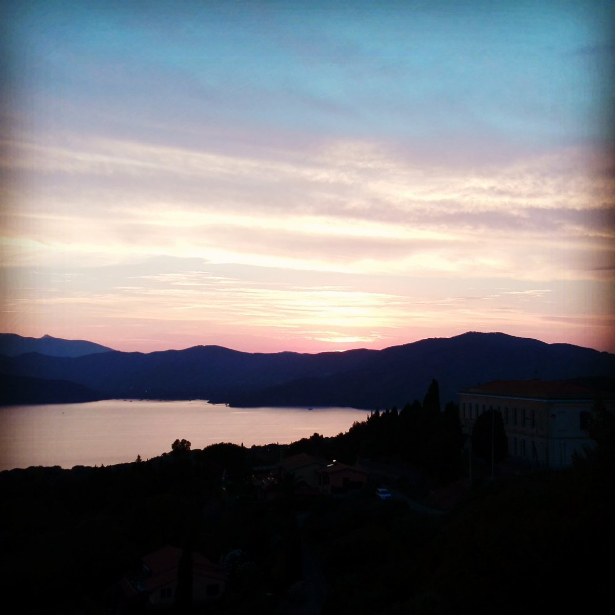 VacanzeElba's tweet photo. #8dicembre #natale e #capodanno? #elba! Prenota oggi, sconti del 5%/settimana. Vuoi perdetelo? ;) blackfriday https://t.co/5Kkivzzpnj