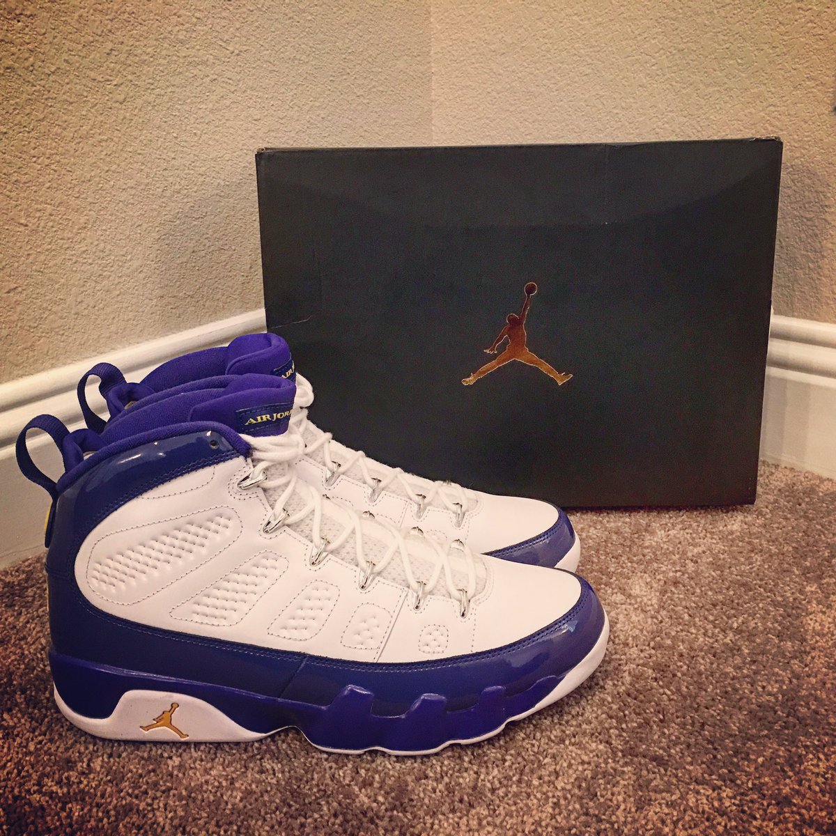 Damacmuzik's tweet photo. When your shoe connect comes through - part 2. Retro Jordan 9 - special Kobe edition #retro9s #jordanbrand #retro9kobe https://t.co/kHC6fVPtlU