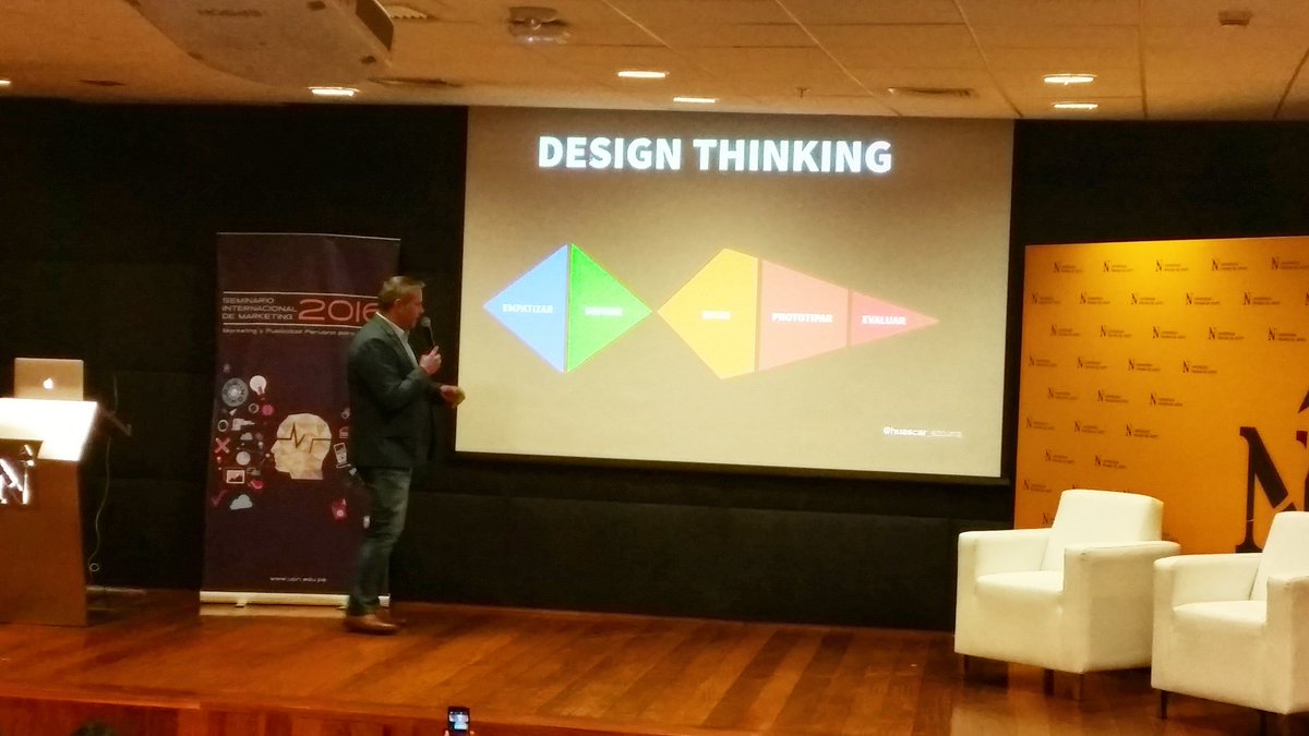Jolinaresmkt's tweet photo. Empatizo, ideo y luego testeo #DesingThinking con @huascar_ezcurra  en el #SIM2016 https://t.co/uwUoWU3xJZ