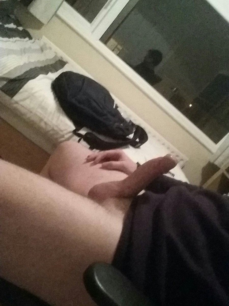 robnot123's tweet photo. Friday night in https://t.co/XB0J1HzeEO