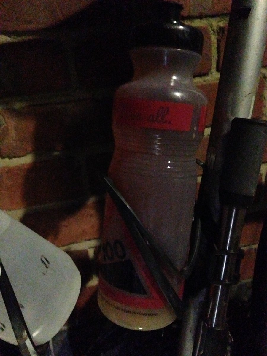 AverageGradient's tweet photo. Lovely clear #sky on the #ride home & the @100Climbs #bottle was carrying #precious cargo...our #Christmas #beer #StarChaser. #Goingdownfast https://t.co/mf1jsZIB7V
