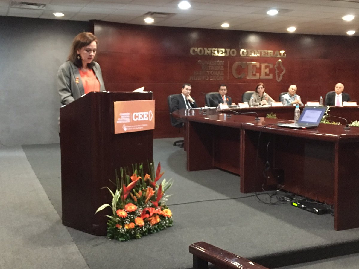 ieepcnlmx's tweet photo. Ing. Sara Lozano Alamilla, nos da unas palabras de bienvenida
#MujeresSinViolenciaPolíticaNL        
#DíaNaranjaCEE  
#YoMePintoDeNaranja https://t.co/qiNaSkXO6U
