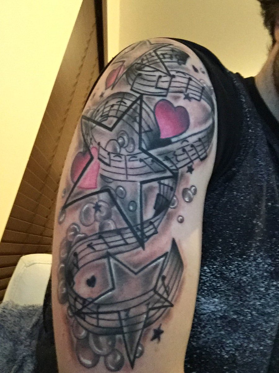 SteggsCM's tweet photo. Laurel at Ink Pot Tattoos did a sick job polishing this! Had it for 5 years and it never looked good, until now! https://t.co/D8rMZcp2tR