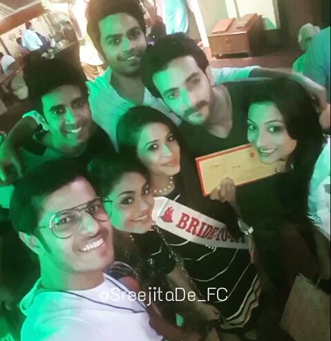 SreejitaDe_FC's tweet photo. .@de_sreejita with #Thbst team @neilbhatt4 @VineetRaina @Dimps24Dimple #aliaka#mahesh https://t.co/LVwkCi7jp7