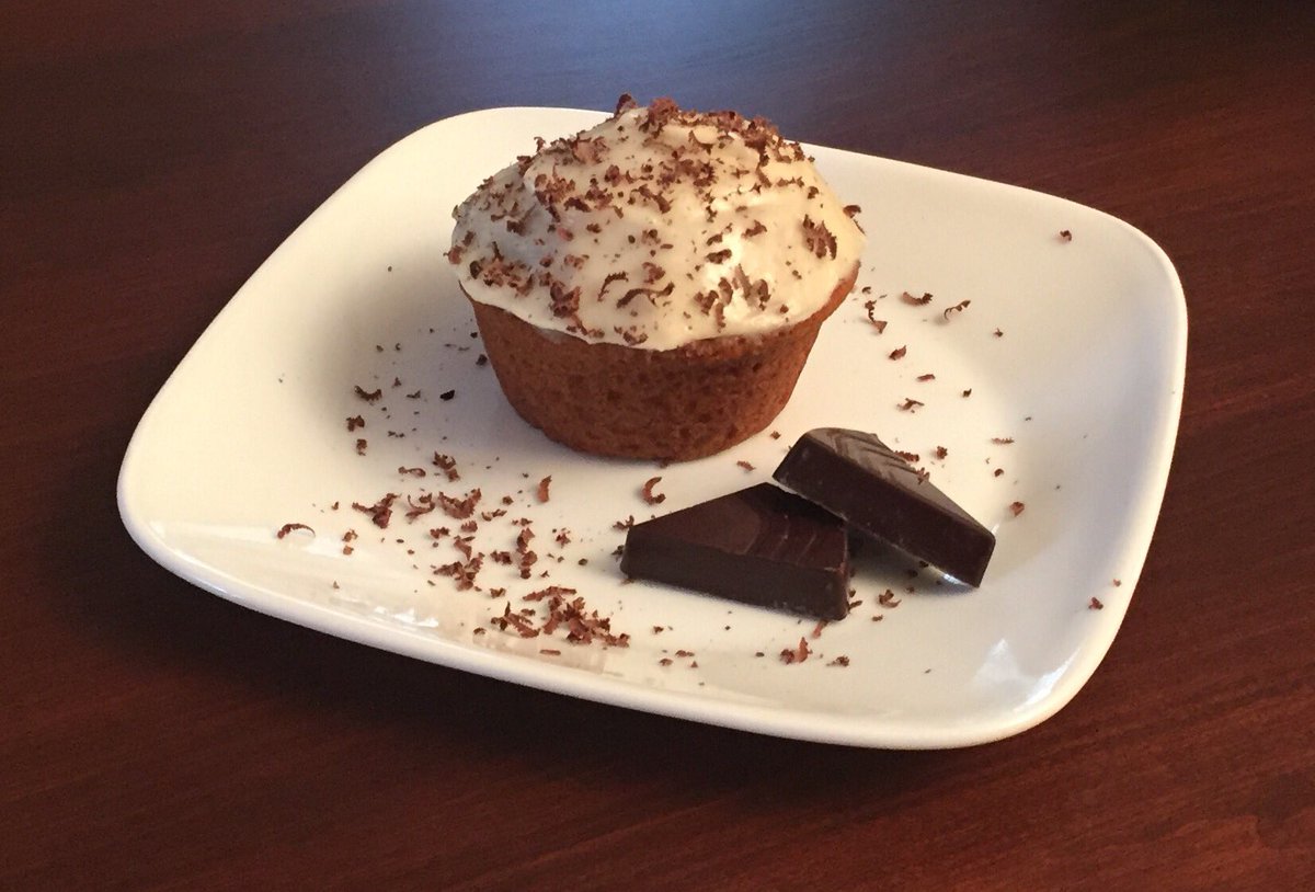 KeithAnliker's tweet photo. Thanksgiving morning cream cheese-filled pumpkin muffin re-envisioned.

Now w/ crm chs icing, shaved 73% cacao choc.

#ThanksgivingTwoPointO https://t.co/oUyNDI9diO