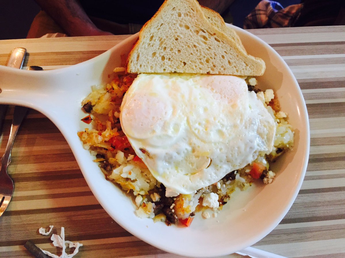 A2Foodie's tweet photo. @amabistro great way to break with friends! Open till 10pm! @statestdistrict  state street between Washington and liberty https://t.co/sb1sWGf9Y6