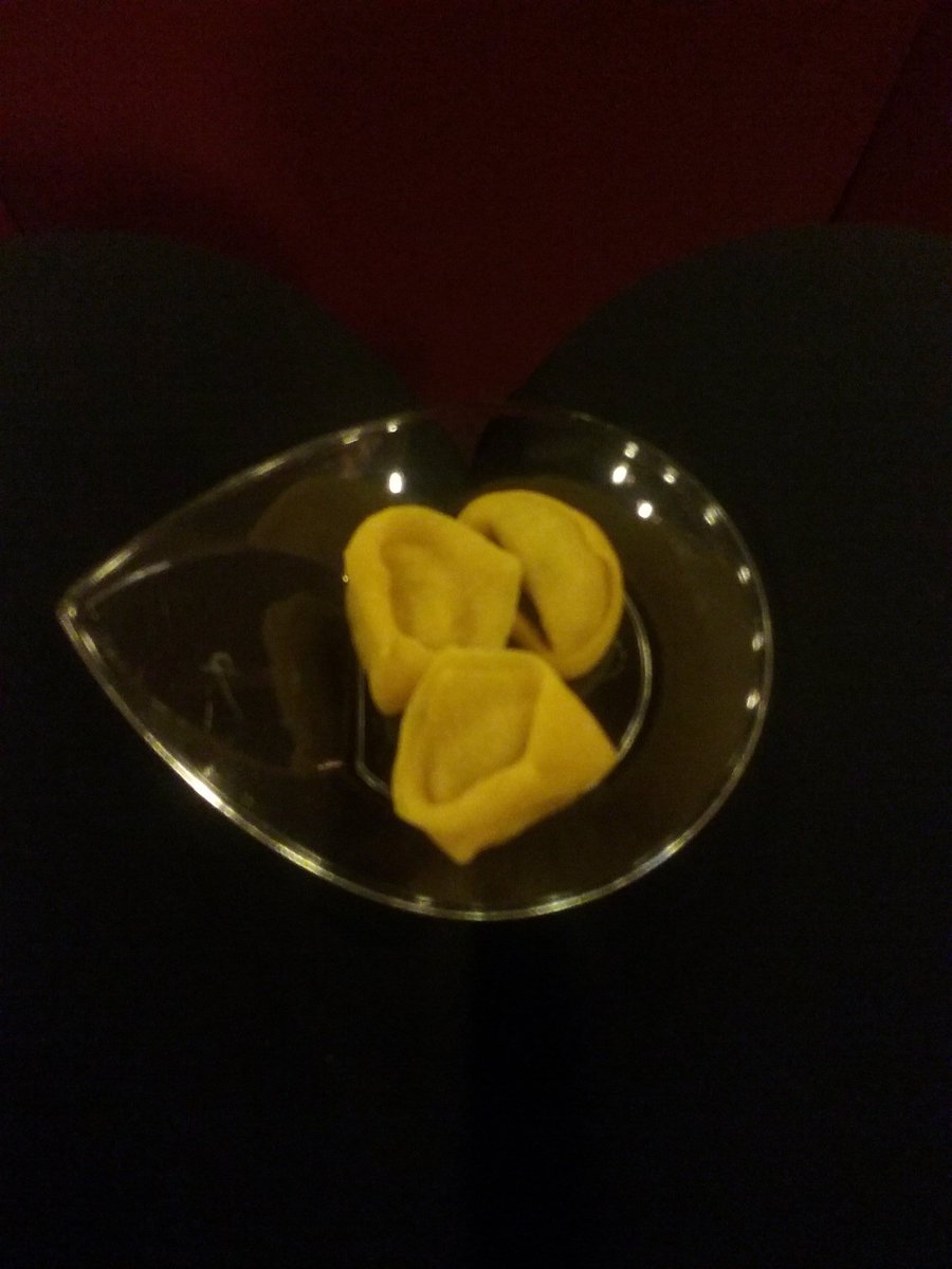 valeriaserrator's tweet photo. Ecco i #tortellini di #BottegaGamberoni. #Ultimo speech del giorno. Interessante #seminario. Da adesso #feelingood ragazzi @Comunica_Media https://t.co/ZMiY4yhHqB