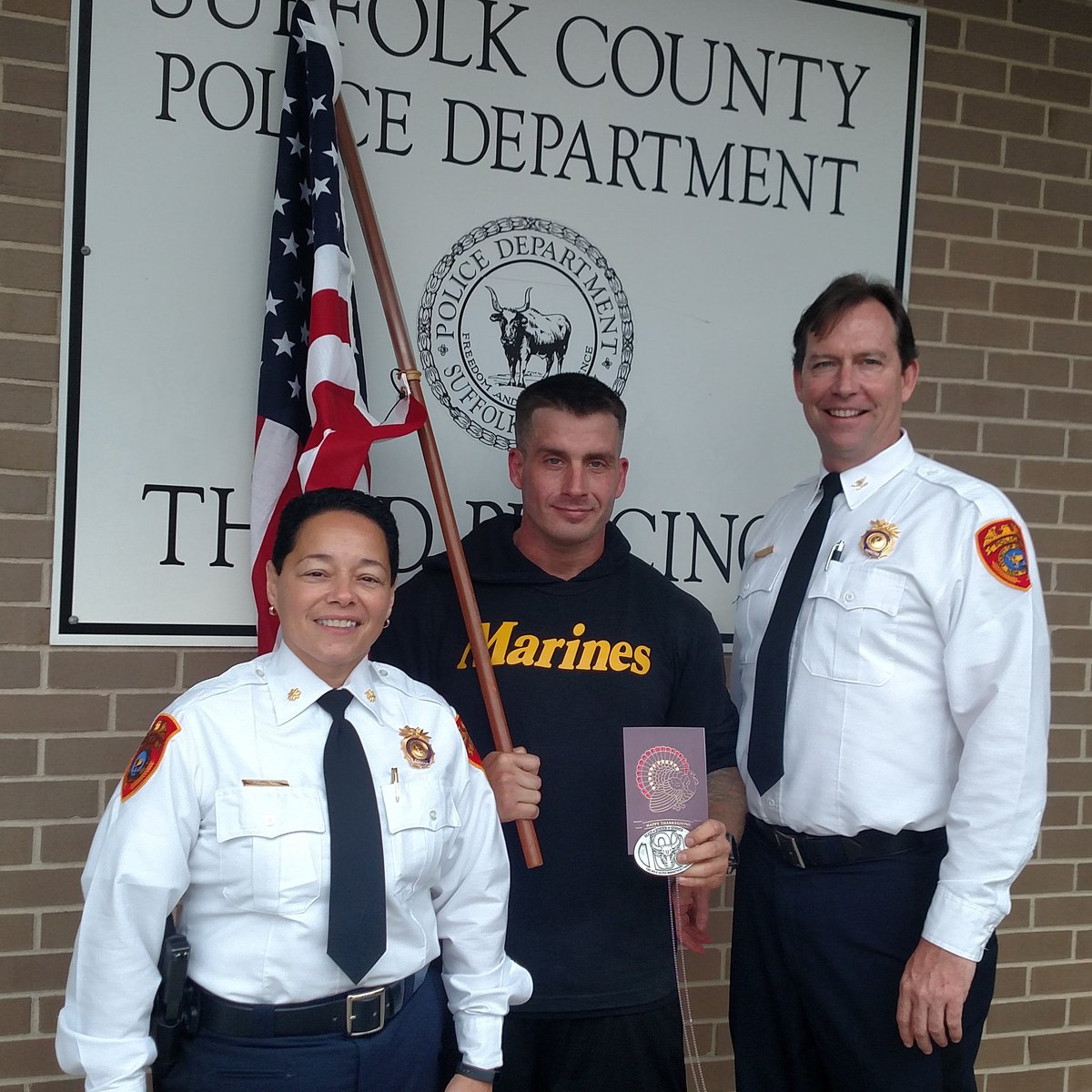 BillyTrainer's tweet photo. Ran 12 miles to show thanks to our Police, Military and First Responders, who took time away from their families on Thanksgiving... https://t.co/xMfiqPDAdX