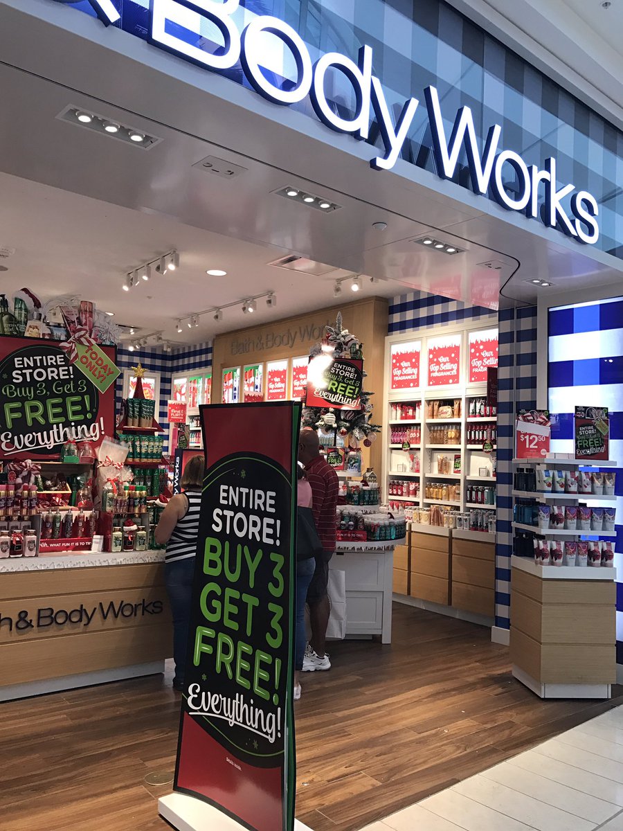 raysamoralespr's tweet photo. Celebran segundo "Viernes Azul" en el Mall of San Juan #PER3201 https://t.co/zgGixL1ETM