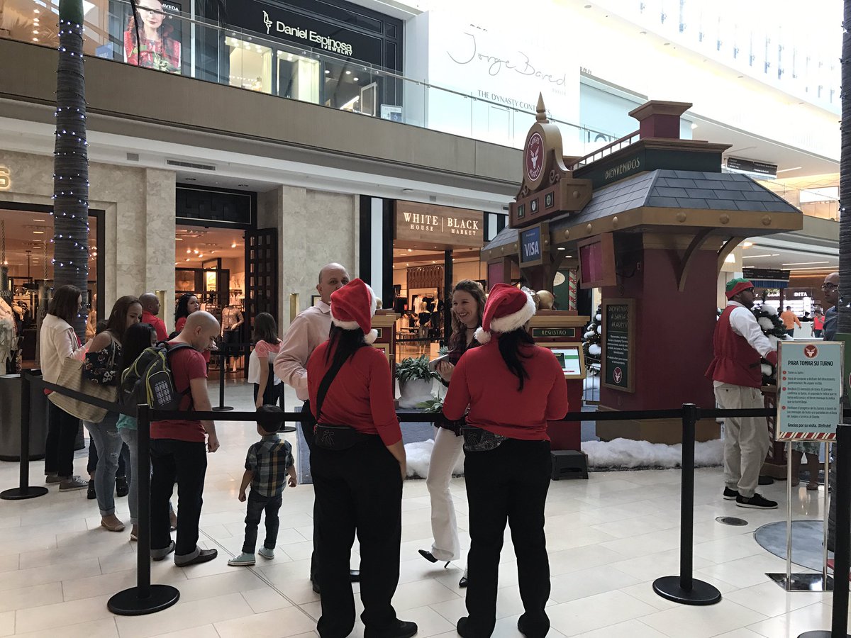 raysamoralespr's tweet photo. Celebran segundo "Viernes Azul" en el Mall of San Juan #PER3201 https://t.co/zgGixL1ETM