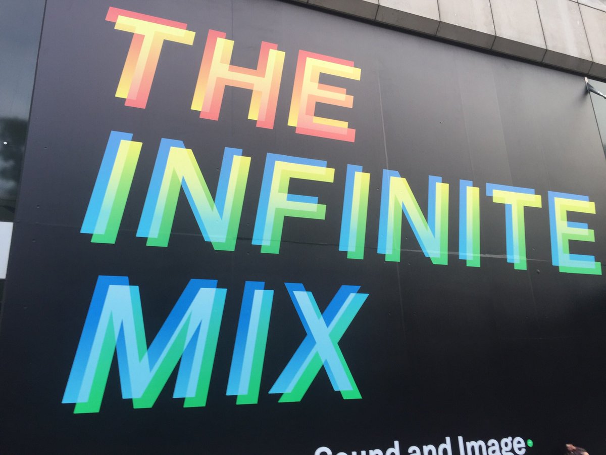 ClaireFPollock's tweet photo. This really is a #videoart feast! & cafe with world's BIGGEST sofas @southbankcentre #infinitemix #hayward on the Strand. Go! Ends soon... https://t.co/16o8ePE2jY