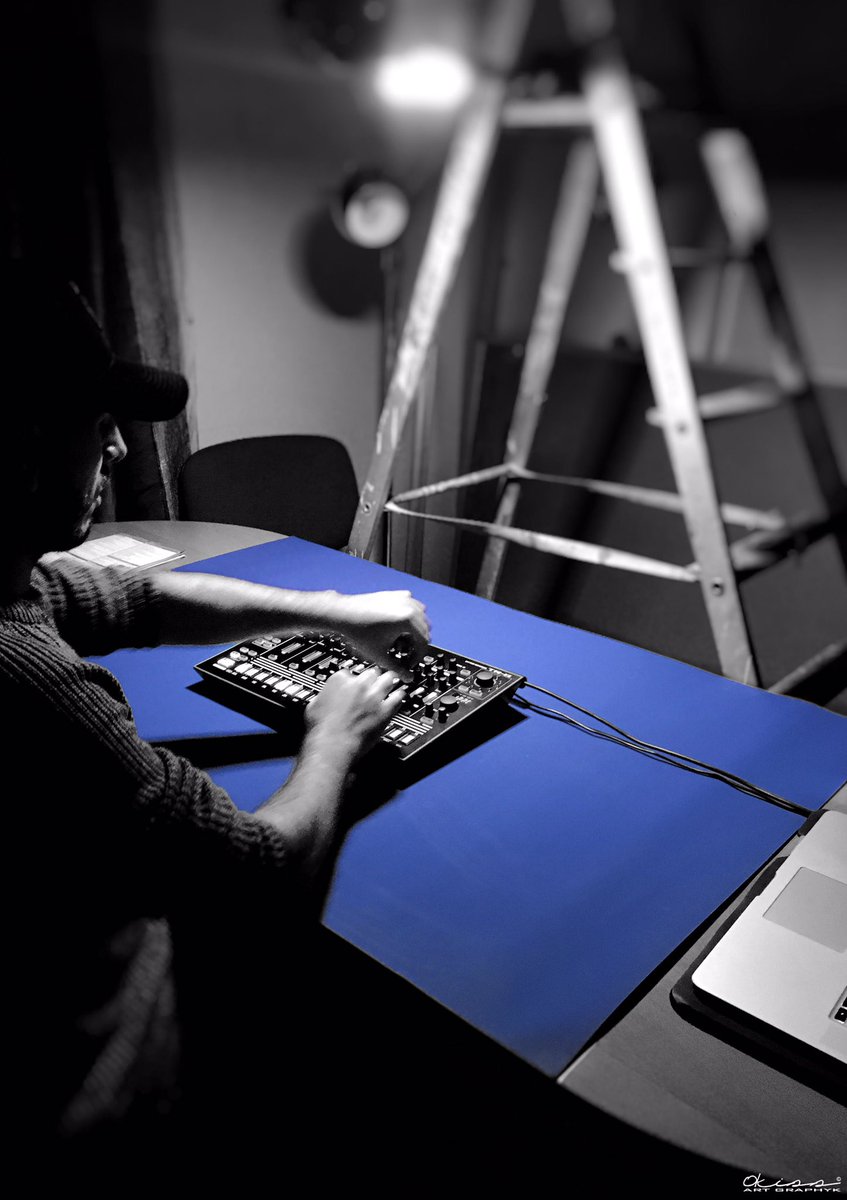 okiss00's tweet photo. Next vidéo session, to follow... #gaidz #triptyk #connected #ableton #rolandtr8 #bluezon #b #live #backstage #video #okissartgraphyk00 https://t.co/Zlk3ZgFUdH