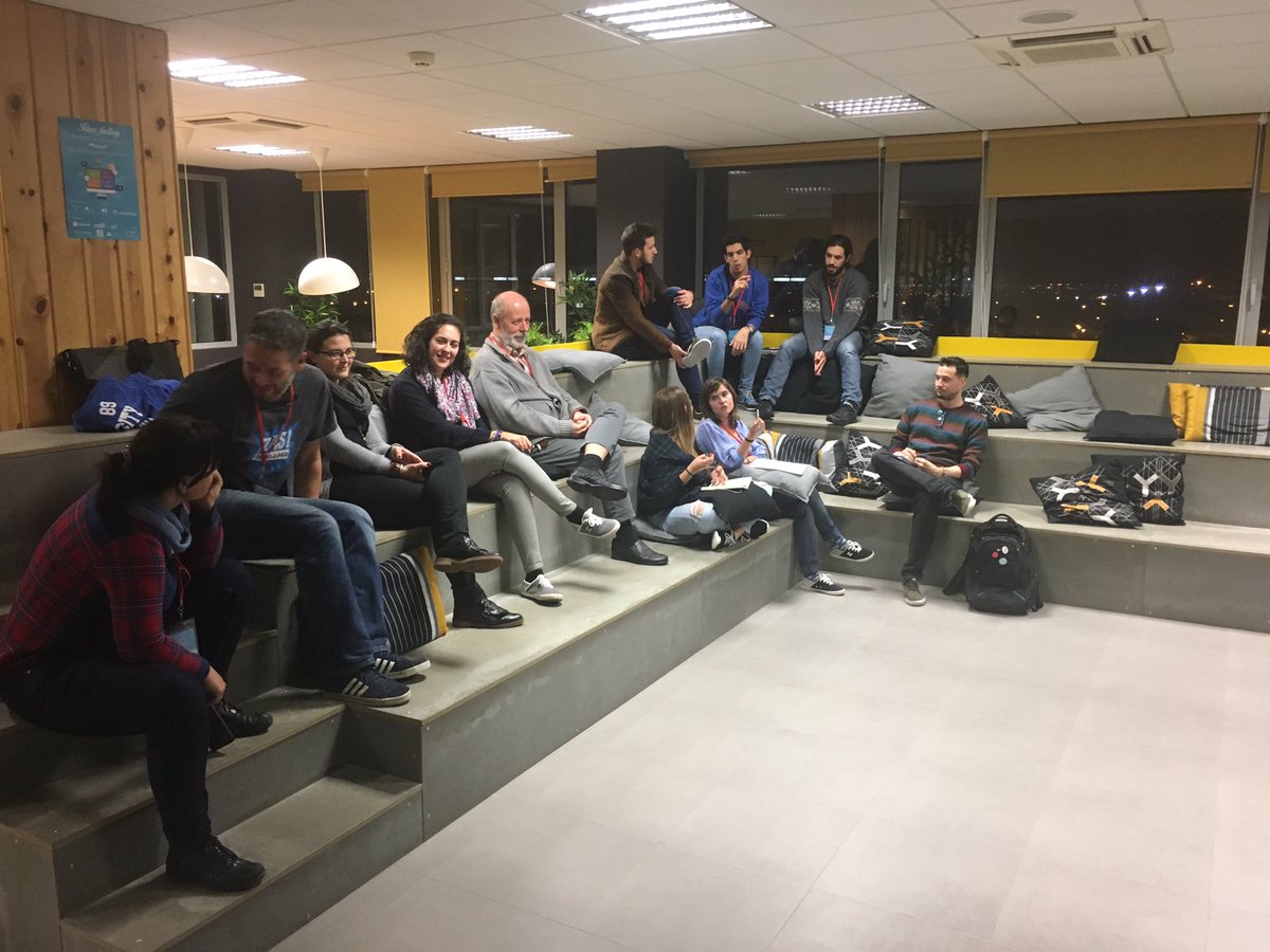 Presentación de proyectos ante el equipo de mentores de <a href="/ideasfactory_es/">Ideas Factory</a> en <a href="/linkbyuma/">LINK by UMA-ATech</a>
