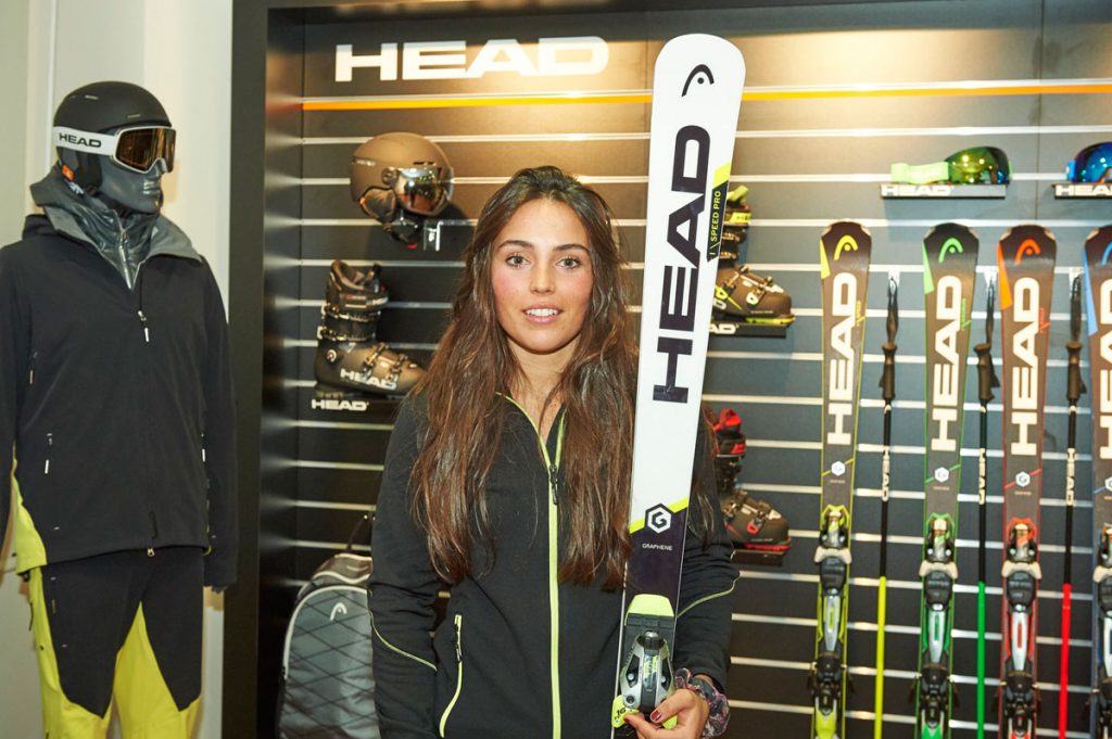 SoloNieve's tweet photo. Hablamos con @JuliaBargallo antes de su 1ªcarrera de la temporada:“Mis referencias son @lindseyvonn y @caroruizc4" https://t.co/2U7ayVGs8j https://t.co/GzwwzAsT1V