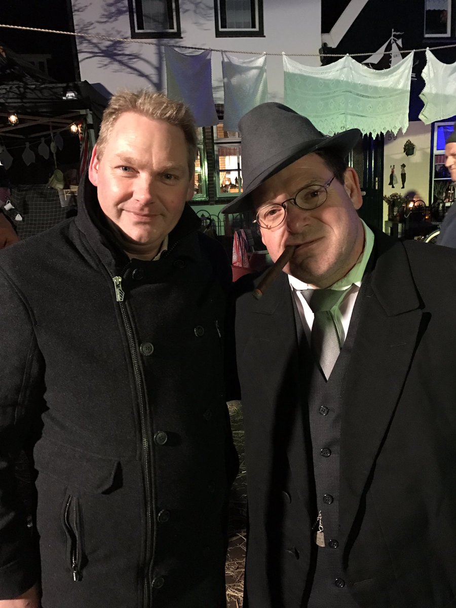 louwep's tweet photo. Loop ik daar in 1 keer Tjeerd van Lichtendal (viskoper uit Harlingen) tegen het lijf. #urkinwintersferen weer top georganiseerd @roelofoost https://t.co/XuLYOkhvAG