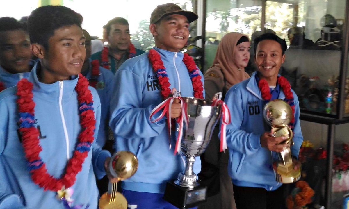 Tim Futsal SMAN 13 Medan, Raih Piala Menpora dlvr.it/MlBwkl