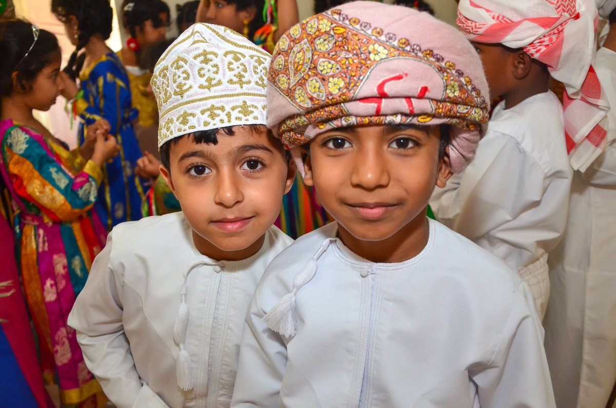 Champoy1107's tweet photo. #Throwback of 2014 #shct Oman National Day Celebration. Feeling proud of the flag to where I am working at 🇴🇲 https://t.co/G0bUfbxSc2