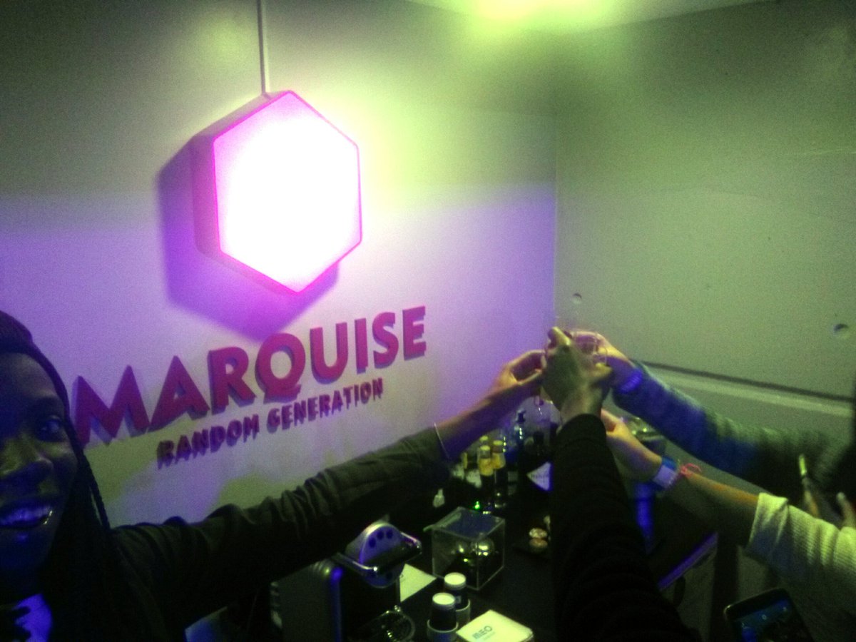 iji_onelove's tweet photo. A @moche é a maior #mochemarquise a bombar a #PurposeTourLisbon esta quase a começar um brinde a voçês 😜 https://t.co/7Q5oYlk42d