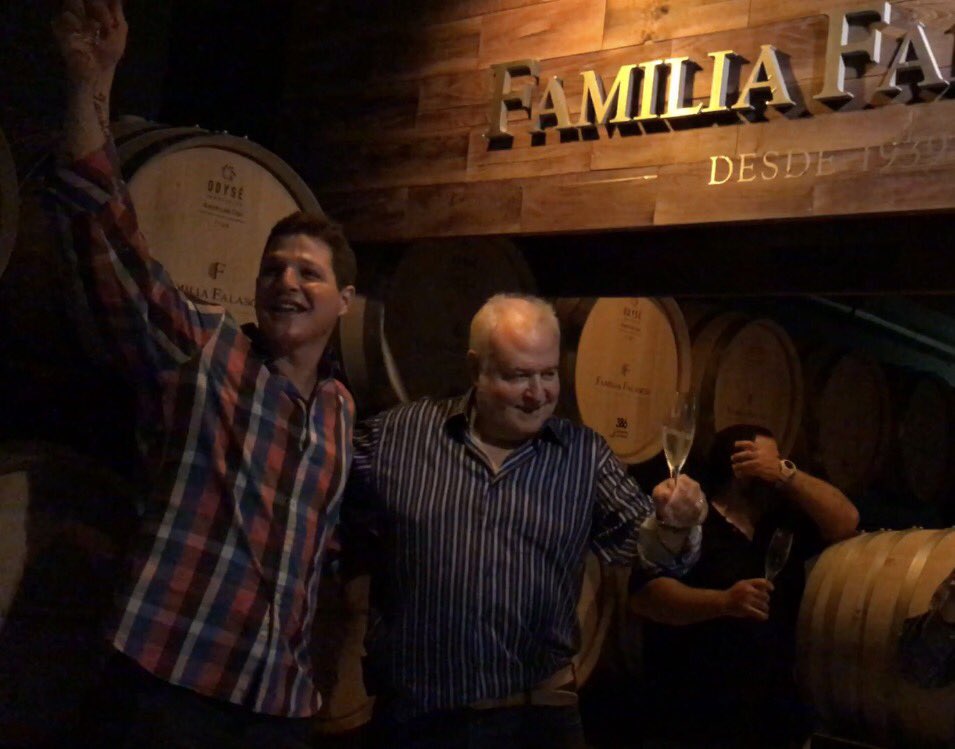 LosHaroldos's tweet photo. ¡Misión cumplida! Hoy se celebró la apertura de la nueva Cava de Vinos Premium y aquí está el verdadero suceso generacional , padre e hijo. https://t.co/vNZLN9UVtk