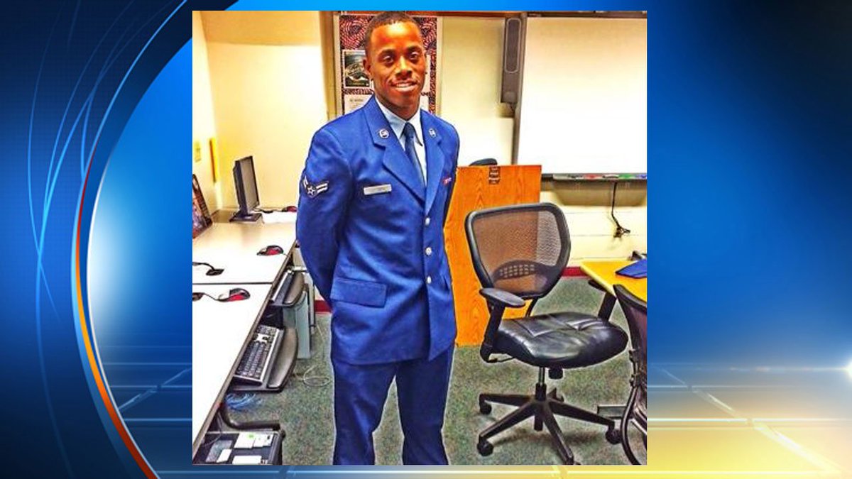 4 shot outside of malls during Black Friday frenzy fw.to/MgxnNHe?utm_me… https://t.co/VGa58mPBpa