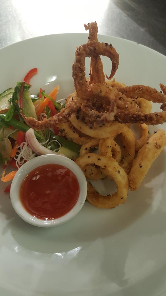 DunCow's tweet photo. salt and pepper calamari https://t.co/jSw4CJqcUu