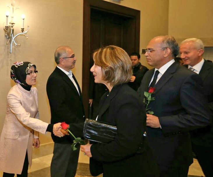 Ögretmenler “Sevgi Elçileri” dir.
Gelecek nesillerimiz adına umut bağladığımız gerçek güç öğretmenlerimizdir.