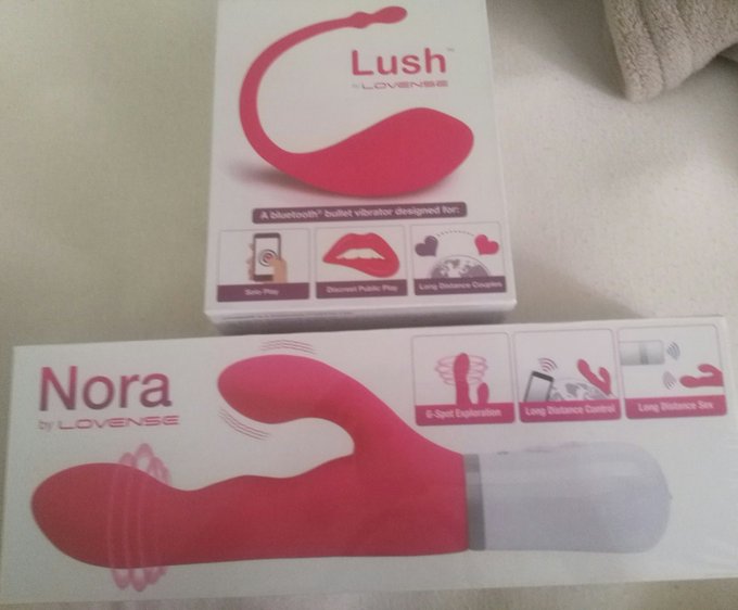 Got a nice surprise from @Druitt2 as well! Excited to try these out soon after I get my computer back<a class="tags" target="_blank" title="On Twitter" href="/?out=eyJ0eXAiOiJKV1QiLCJhbGciOiJIUzUxMiJ9.eyJpYXQiOjE3MjU1MDM2MTUsImlzcyI6InR3cG9ybnN0YXJzLmNvbSIsIm5iZiI6MTcyNTUwMzYxNSwiZXhwIjoxNzU3MDM5NjE1LCJyZWRpcmVjdF91cmwiOiJodHRwczovL3R3aXR0ZXIuY29tL0RydWl0dDIifQ.TU25KObIWs1ov39AzEHG-8rcrUG5yKWpGIZ9RToyNAsXyLtIPEyymekxc9zZhUo2vzlsd5l3ao9TdgxXPmaqkg">@Druitt2</a><a href="/tag/oldfamilypics"class="tags"><span>#oldfamilypics</span></a>