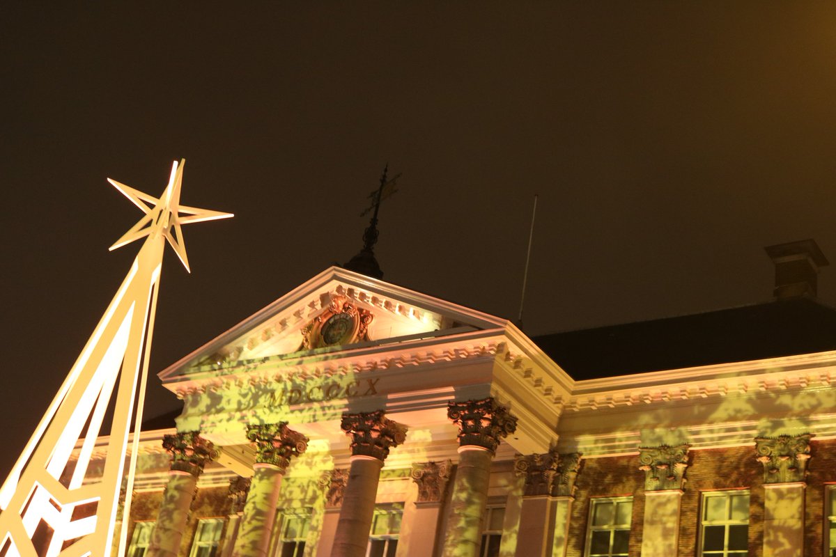 Applaus, kudos, liefde, alles voor de ijsbaan op de Grote Markt - awesome! sikkom.nl/applaus-kudos-… #Groningen