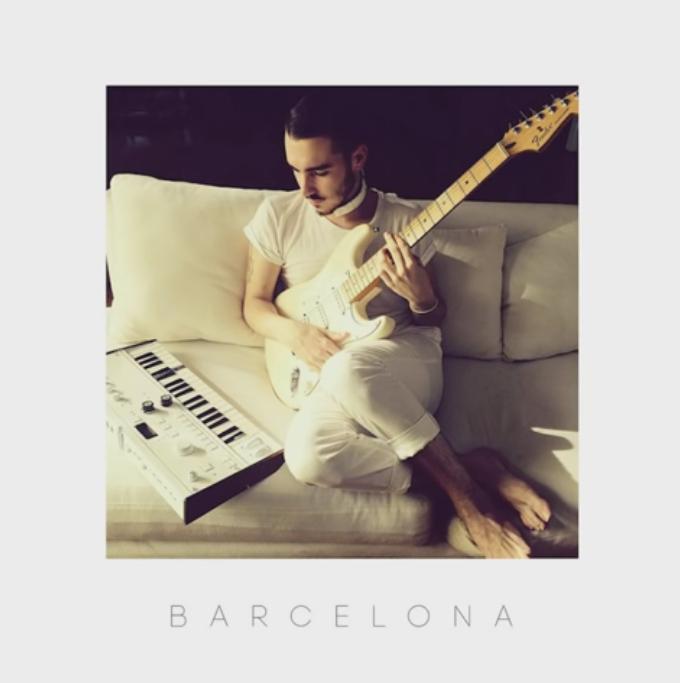 PerchaMag's tweet photo. Musicaliza tu día con lo nuevo de JULIÁN ARES presentando #BARCELONA #ponelepercha a tu viernes! https://t.co/2HXU0Z0YtN @ElvisAttack https://t.co/AZrI2jNCXi