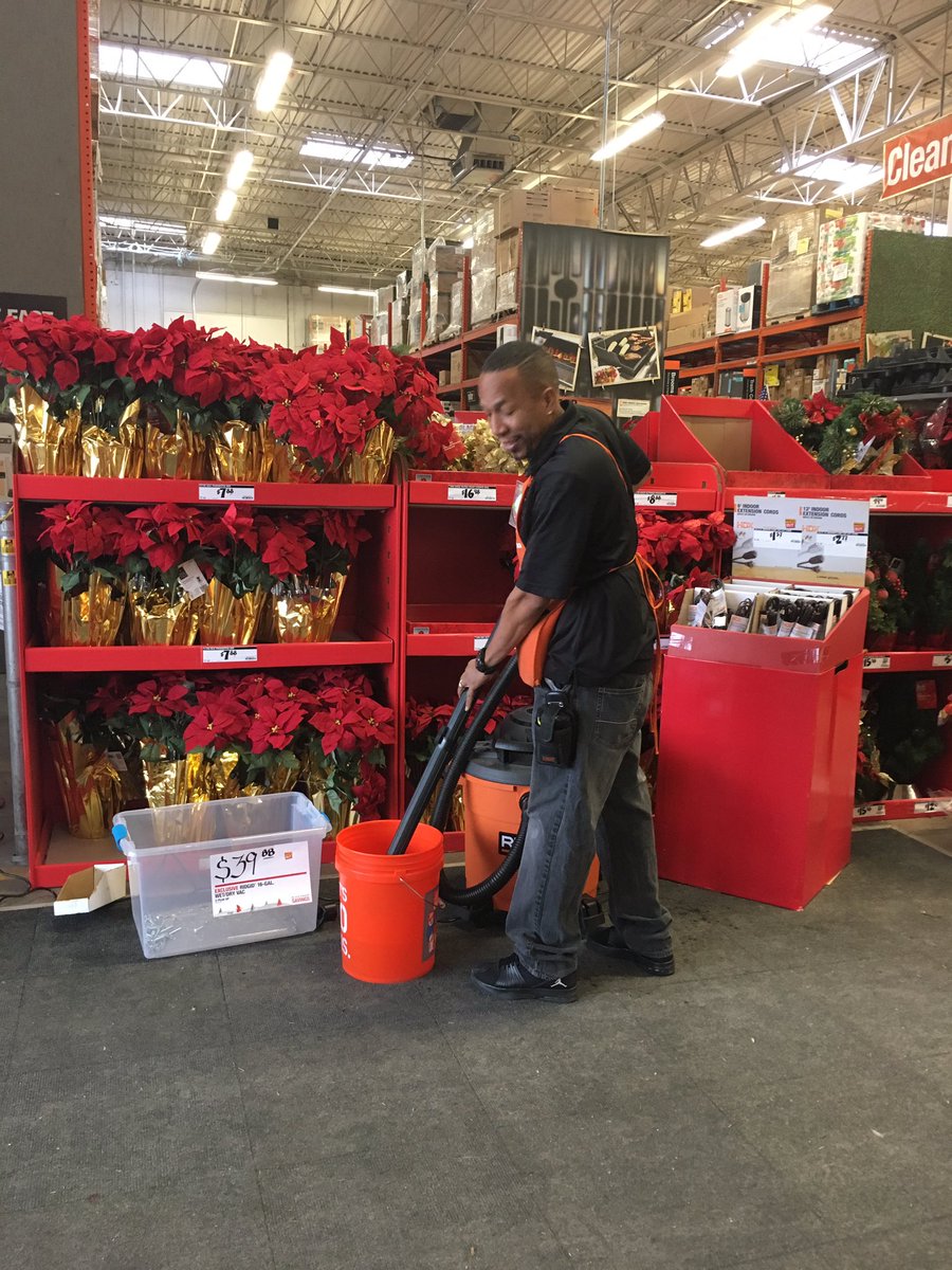 THD_2659's tweet photo. Black Friday-food, demos and great customer service. https://t.co/sZ7rtQiLKm