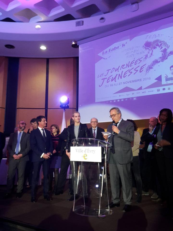 FacDesMetiers91's tweet photo. Bravo à Aymeric Viardot #apprentissage en esthétique mis à l'honneur par @VilledEvry #JJ2016 @fchouat https://t.co/qtNYnqBZck