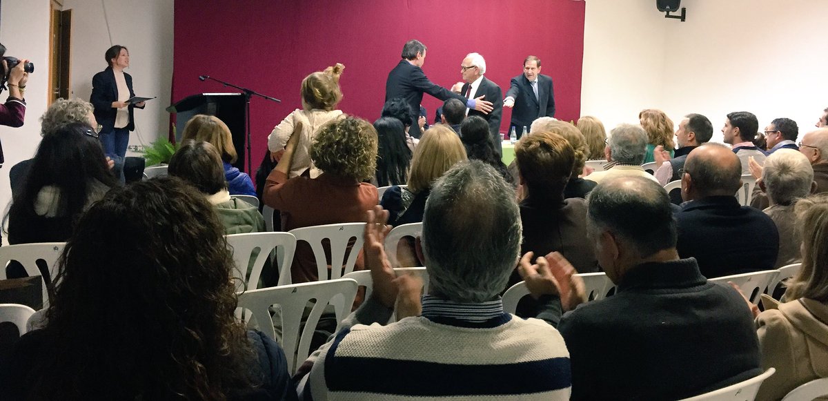 CantePoetas's tweet photo. El #poeta Gerardo Paez "El Carpintero" ingresa en estos momentos en la @AcademiaAnteque #villanuevadetapia https://t.co/N0u4HalHxI