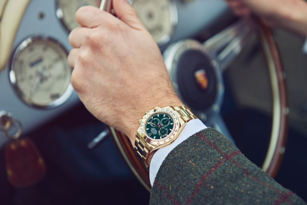 GlobalWatchShop's tweet photo. Rolex go green!  https://t.co/Cl0f2StSW2 #Baselworld2016 RT to see it as a #BlackFriday deal! https://t.co/dsL1r1eL2C