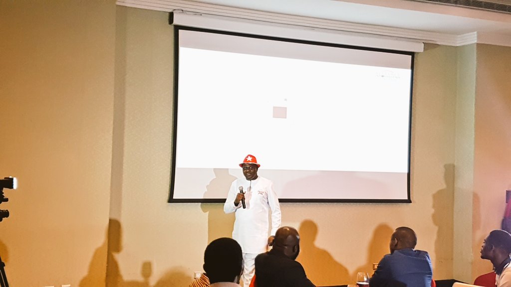 DemolaExpoze's tweet photo. MD @RelianceInfoSys Olayemi Popoola @YemiPopson delivering his note at the #RelianceCiC Hangout
@MicrosoftNG https://t.co/ezWd7p03Yi