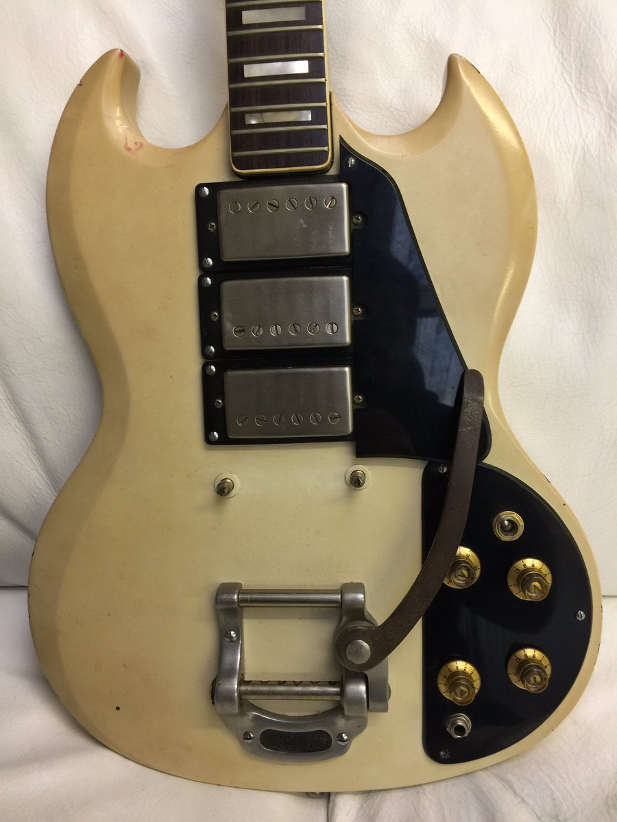 dpcscotland's tweet photo. @HailVibrania question..this guitar has turned up...was it ever yours? It was mentioned it may have been https://t.co/cSxZubRExP