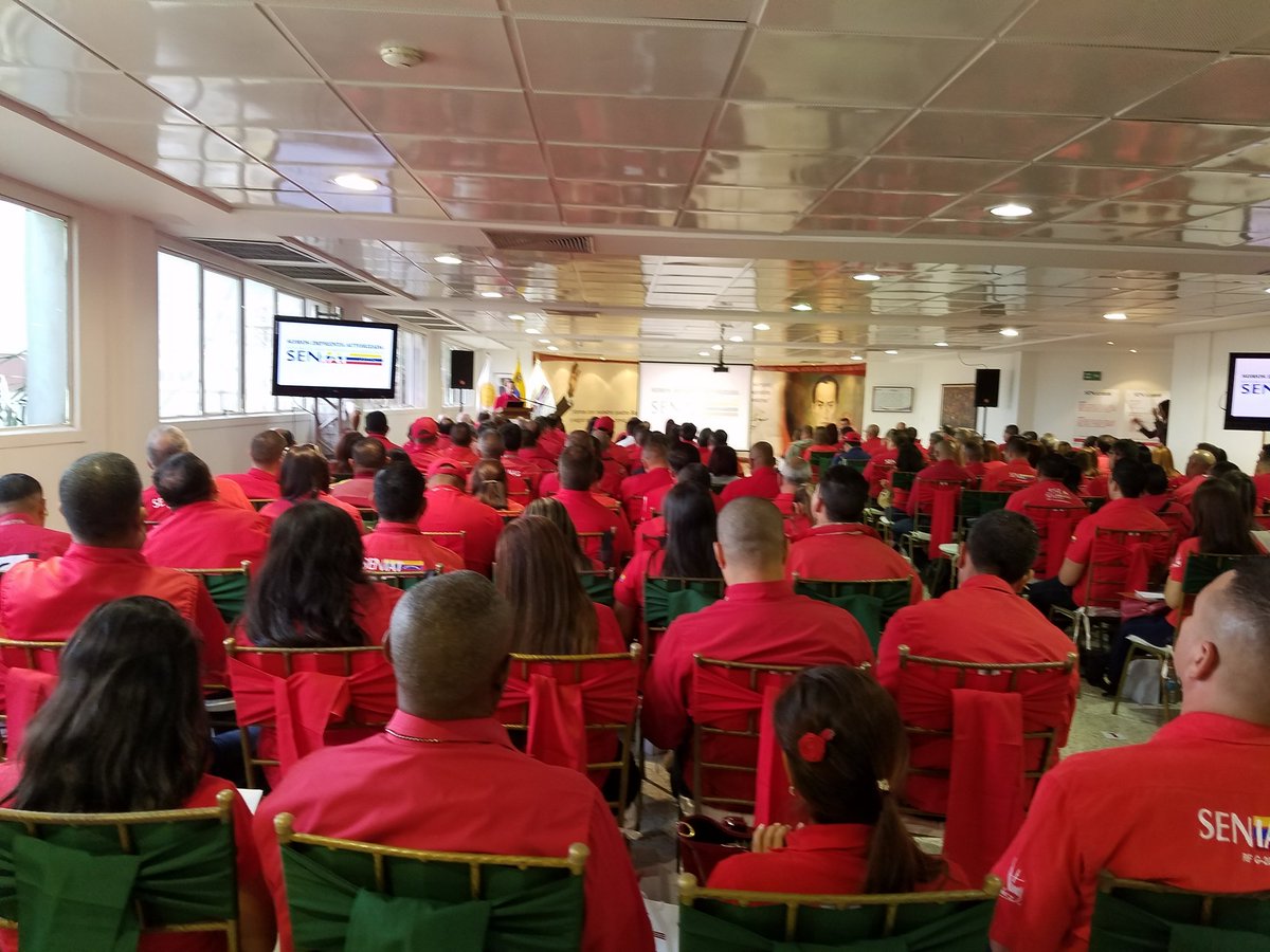 jdavidcabello's tweet photo. Reunión Nacional de Gerentes del SENIAT para dar línea del trabajo y metas a cumplir el próximo 2017 #SENIATENMARCHA https://t.co/ss7HQdw9Ch