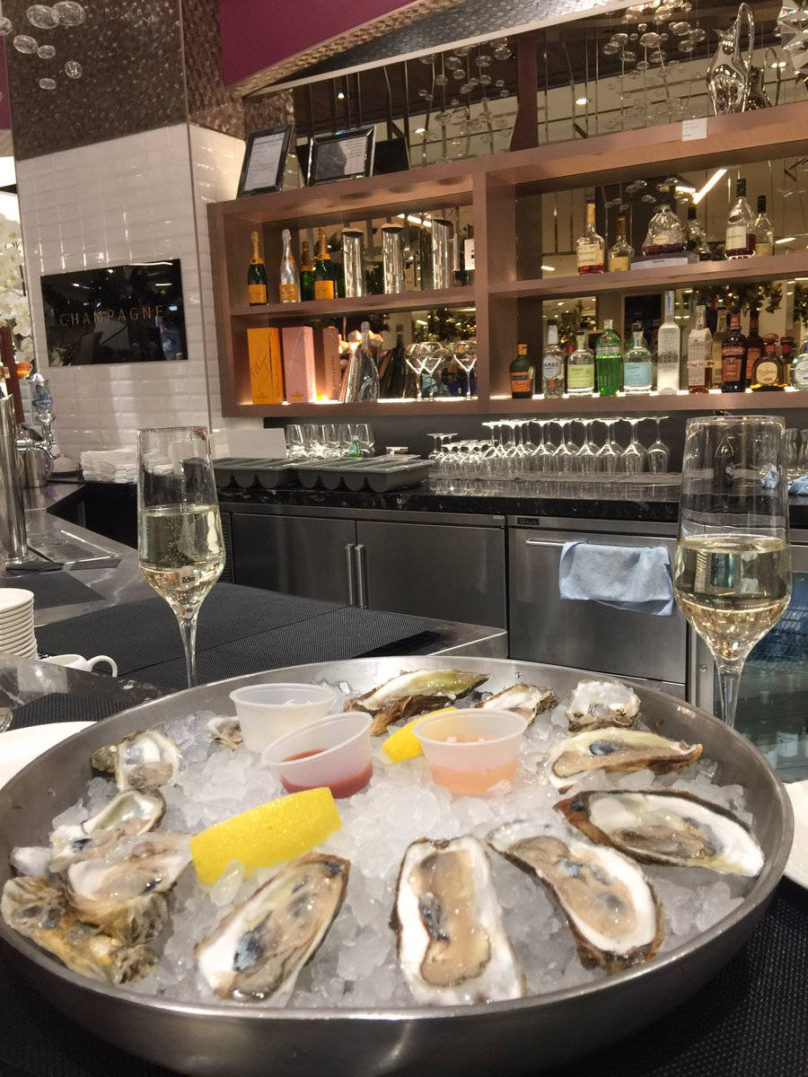 DanLoszman's tweet photo. Hello #weekend ! #blackFriday #Oyster @PusaterisFoods #sherwaygardens @saks https://t.co/Xi19GFork8