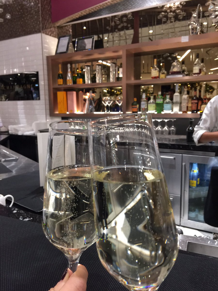 DanLoszman's tweet photo. Hello #weekend ! #blackFriday #Oyster @PusaterisFoods #sherwaygardens @saks https://t.co/Xi19GFork8