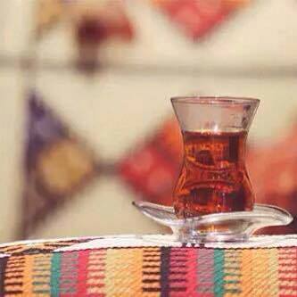 bahasunny's tweet photo. İnsan bazen kendine bile sessiz kalmak istiyor...

...sonra bir çay daha içiyorsun . ! https://t.co/CKMVSSJL0E