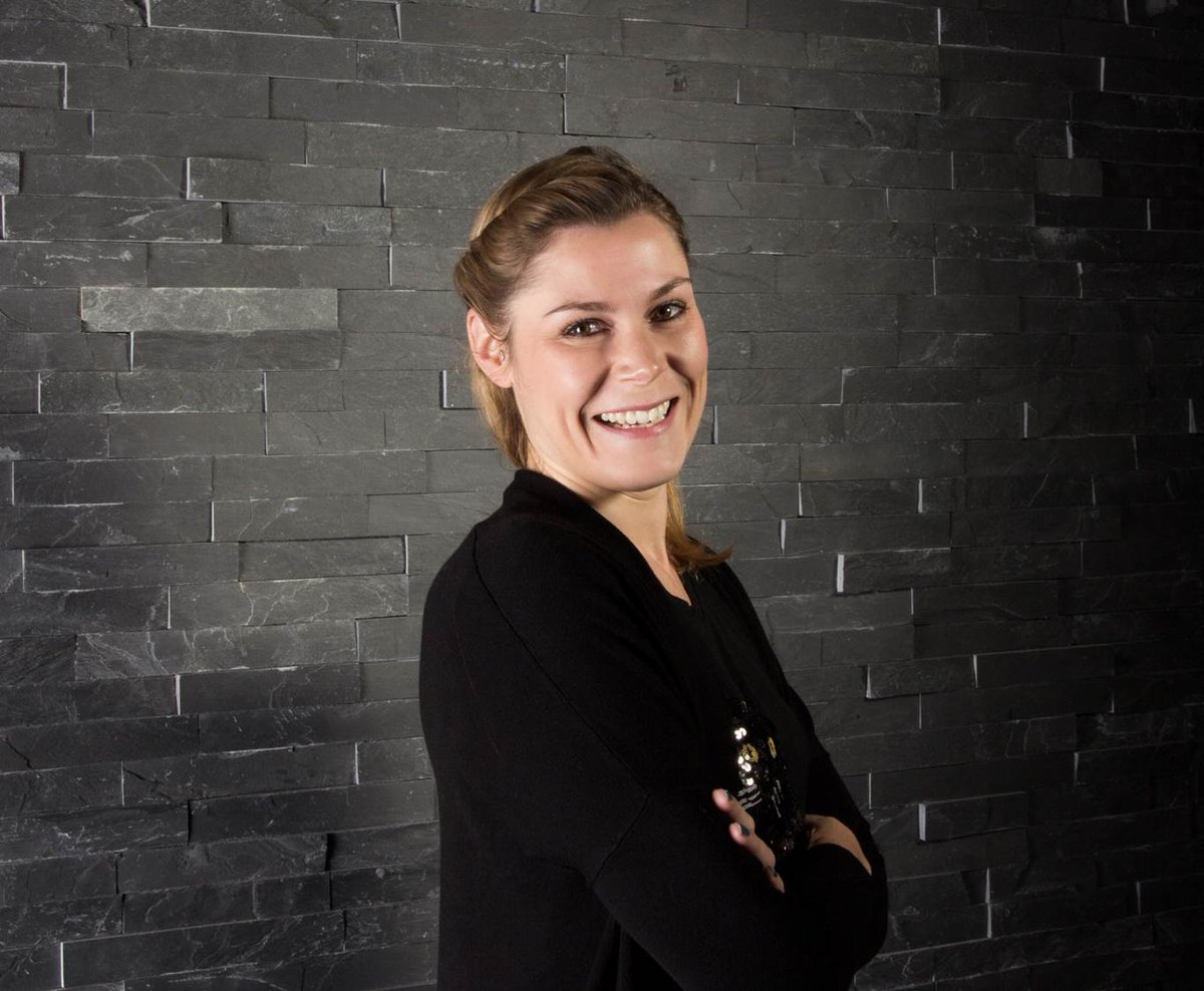 tomblowoutevent's tweet photo. @MarykeMondria presenteert @AlienTrick_com genomineerd in de categorie ‘Fitste bedrijf’ aan het publiek! #TBBO2016 https://t.co/NREC7FUyFO