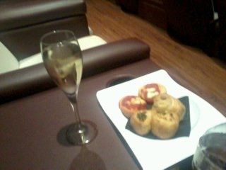 fooddonne's tweet photo. Buona serata
#Cinema #aperitivo #pizza #prosecco #eatingout #SlowFood #foodporn #Food #Foodie #appetizer #italianfood #solocosebuone #top https://t.co/SYKKwt5xEs
