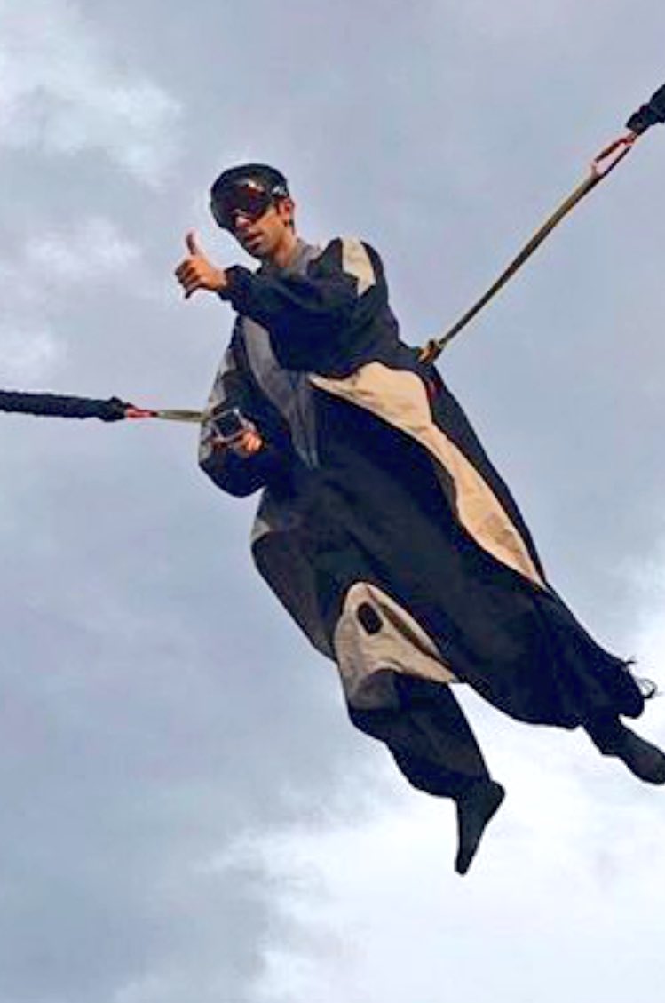 Behzinga's tweet photo. Girl: Hey, are you busy right now?
Vikk: I'm sorry, I'm learning to fly...
Girl: My parents aren't home 😈💦
Vikk: https://t.co/awPXvyN4TQ