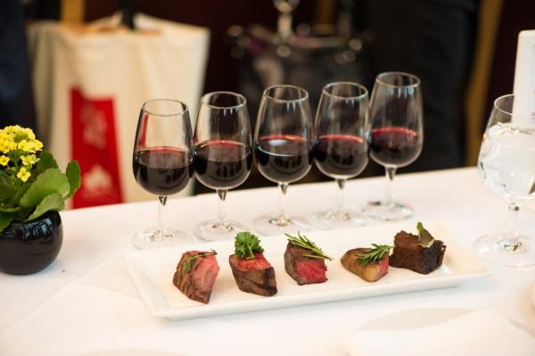 CanadianBeef's tweet photo. "What’s left is better enlightenment to what our local farmers do" @TastyGardener on our #TasteAndTerroir event https://t.co/VipurzAYuW https://t.co/ZiKrgfufNb