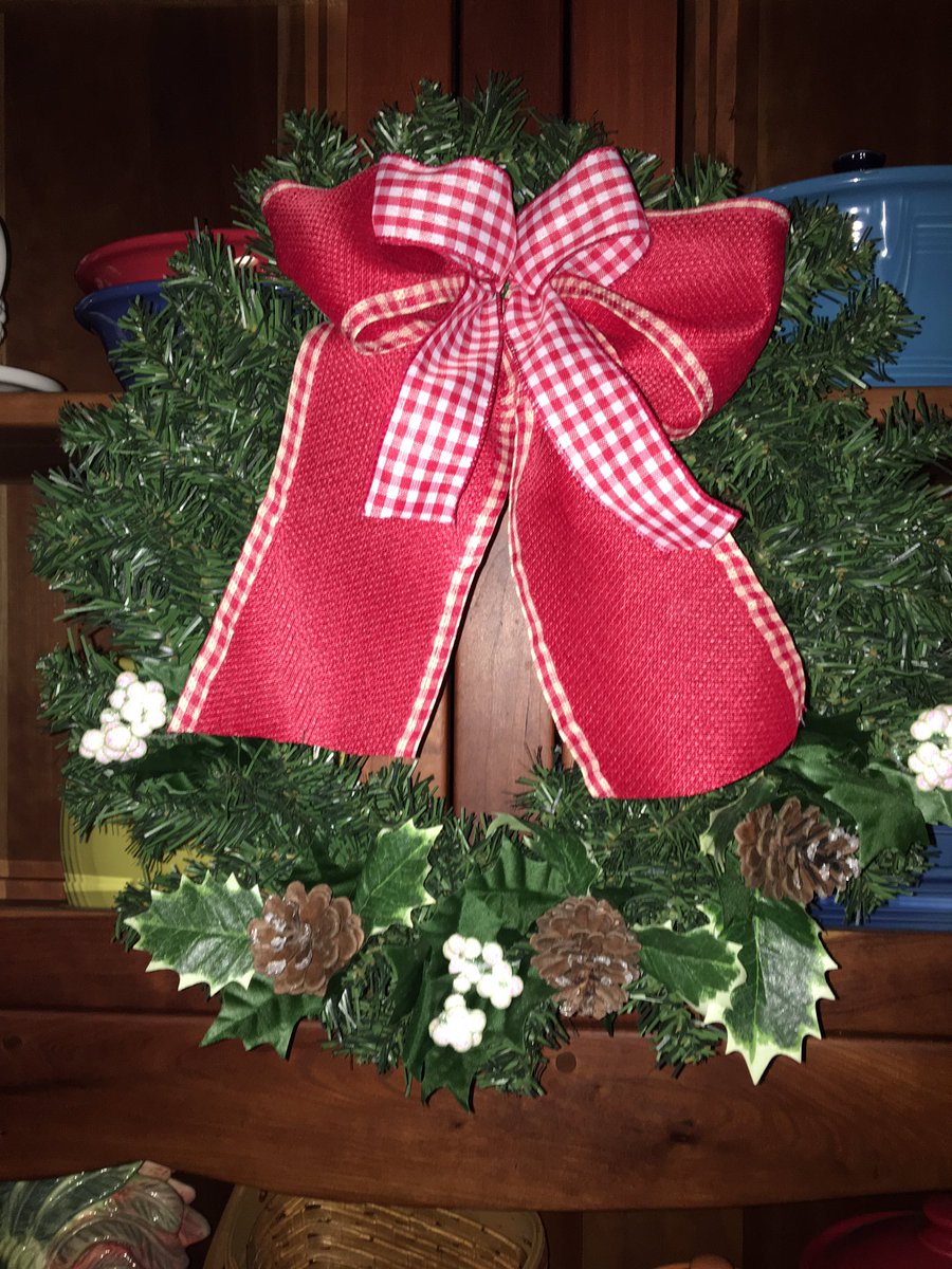 Quiltersheart's tweet photo. Making #wreathes https://t.co/zveVIlAlJA