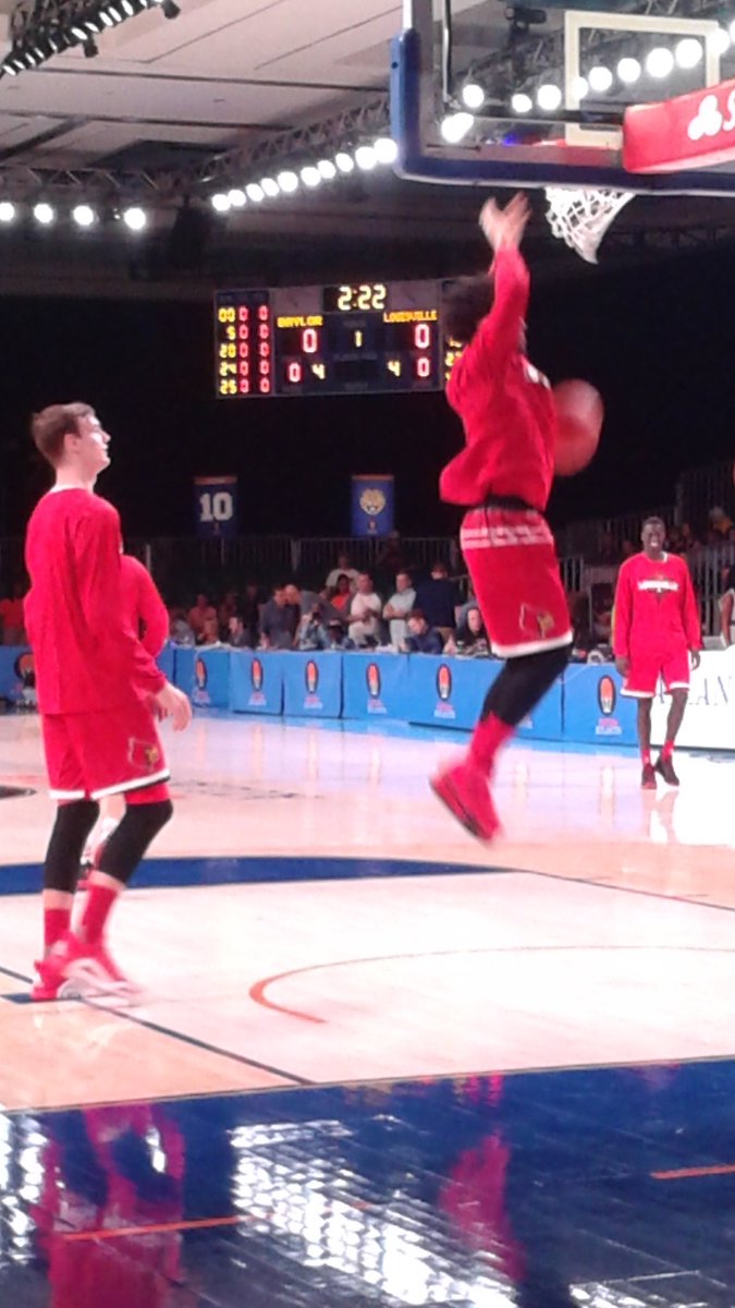 HeatherAHodgson's tweet photo. Warming up....Louisville vs Baylor @atlantisresort # battle4Atlantis #bballbahamas https://t.co/Y4mNJCrF6B