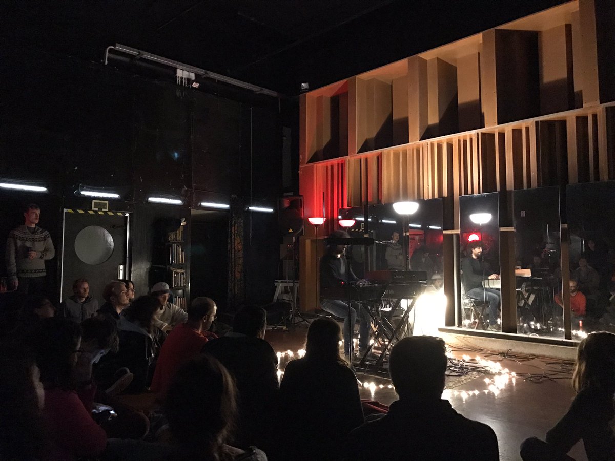 aboutblank_es's tweet photo. @CarlesViarnes Live! https://t.co/V8VHeolyqn