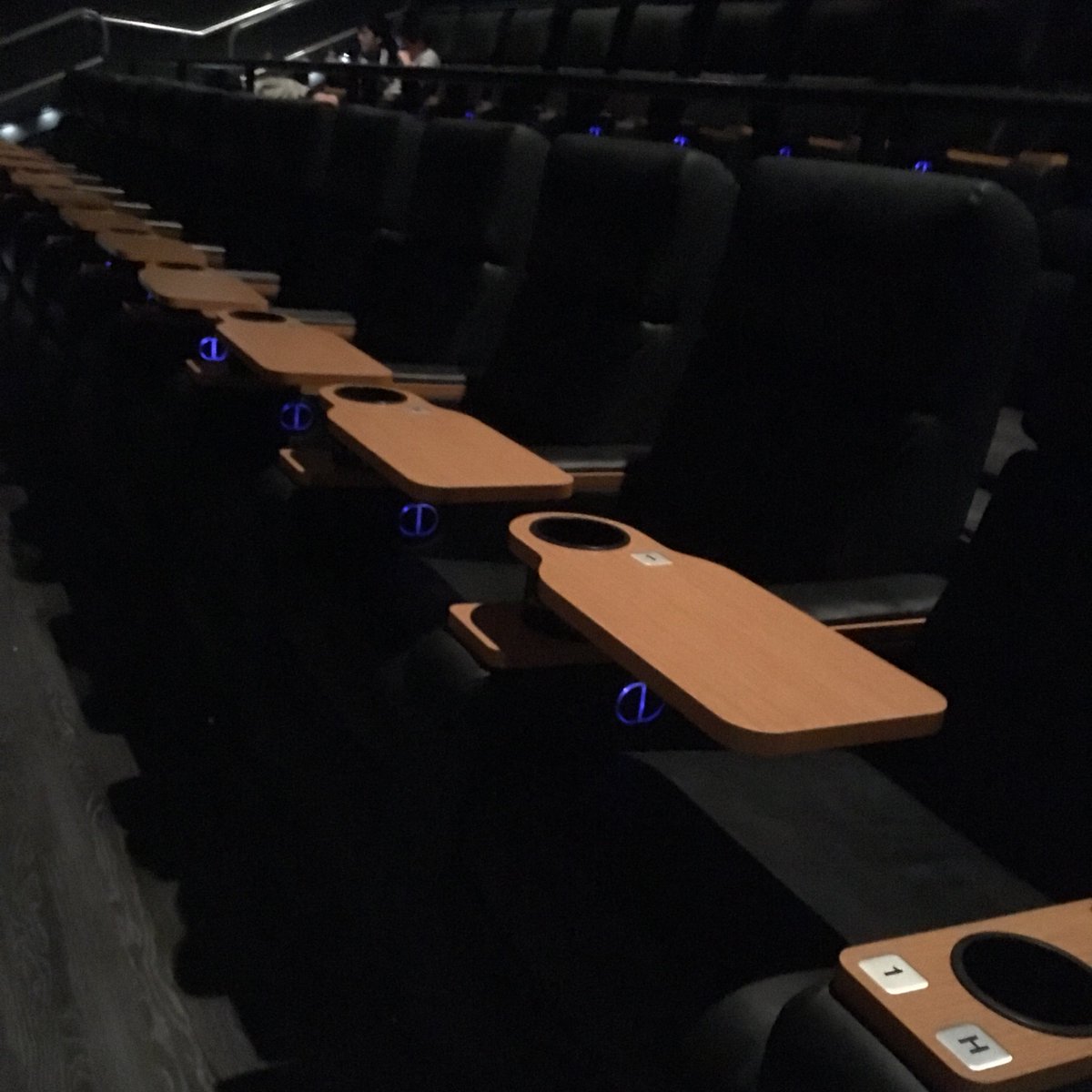 firstbook_'s tweet photo. Perdón pero amo este cine en mi cuidad https://t.co/FVxTql4lg1